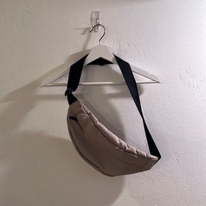 Everlane Renew Transit Fanny Pack in Warm Quartz